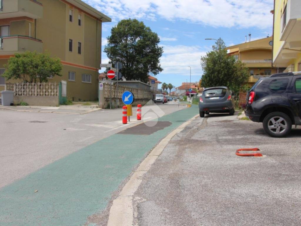 negozio in vendita a San Giovanni Teatino in zona Sambuceto