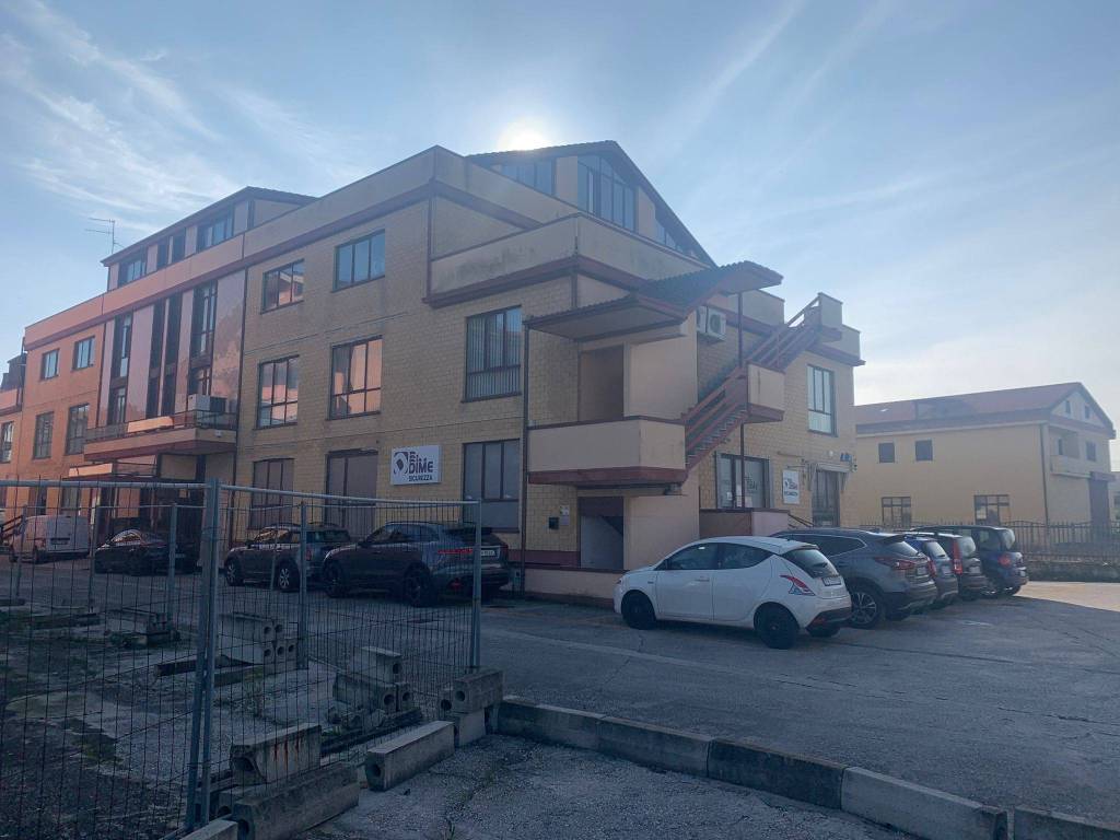 locale commerciale in vendita a San Giovanni Teatino in zona Dragonara