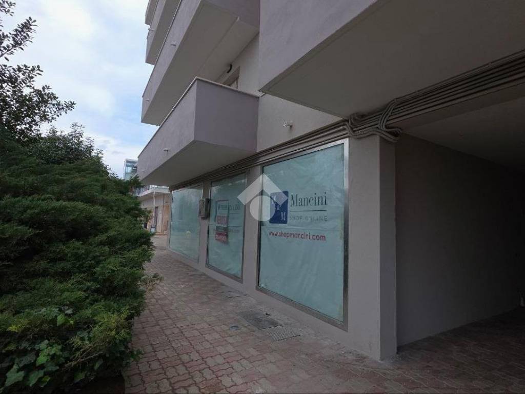 locale commerciale in vendita a San Giovanni Teatino in zona Sambuceto