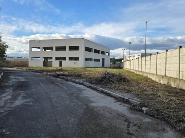 locale commerciale in vendita a San Giovanni Teatino in zona Sambuceto