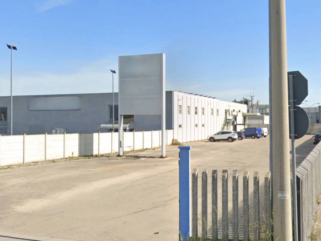 locale commerciale in vendita a San Giovanni Teatino in zona Sambuceto