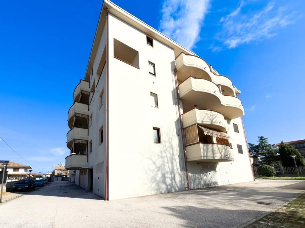 appartamento in vendita a San Giovanni Teatino in zona Sambuceto