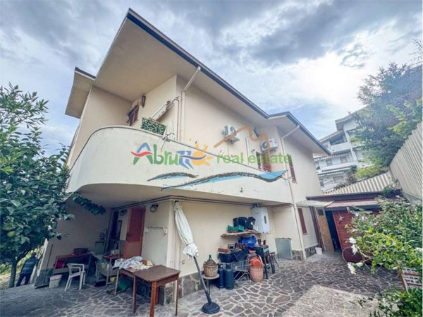 casa indipendente in vendita a San Giovanni Teatino in zona Sambuceto
