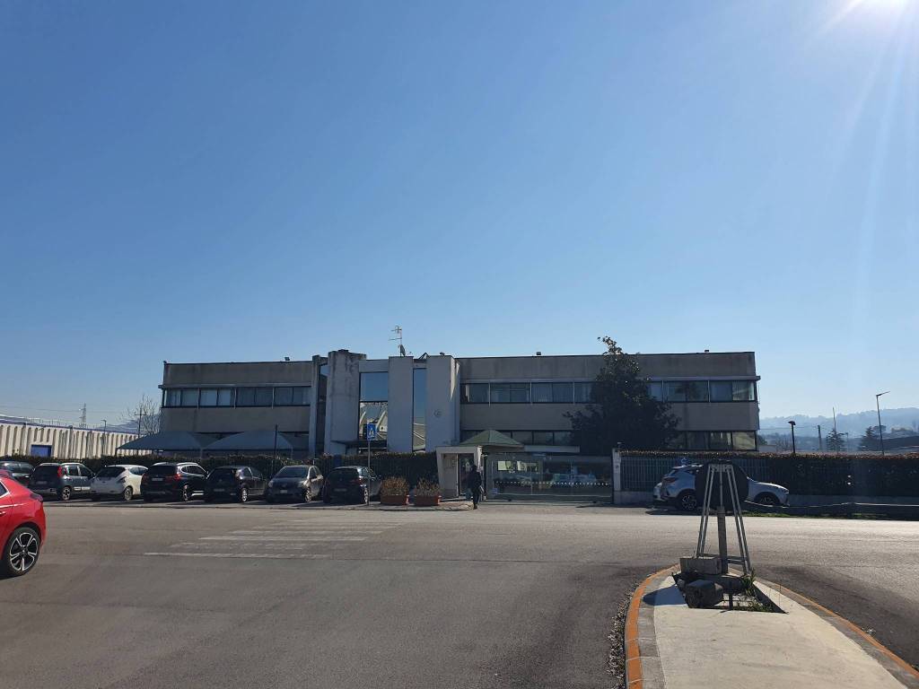 intera palazzina in vendita a San Giovanni Teatino in zona Dragonara