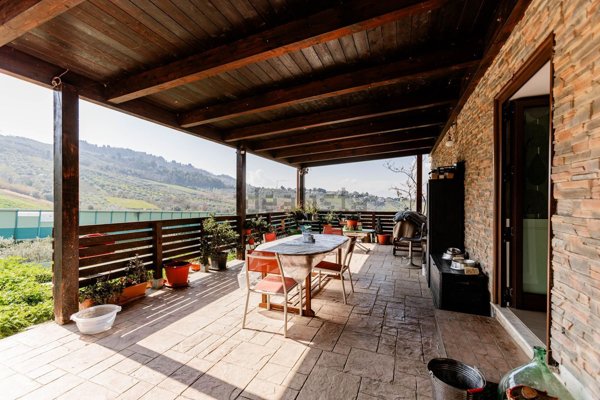 casa indipendente in vendita a San Giovanni Teatino in zona Dragonara