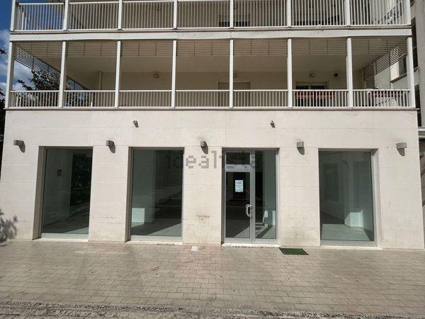 locale commerciale in vendita a San Giovanni Teatino in zona Sambuceto