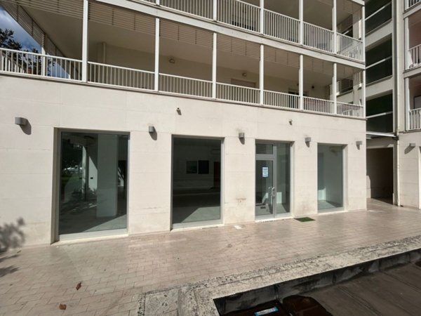 locale commerciale in vendita a San Giovanni Teatino in zona Sambuceto