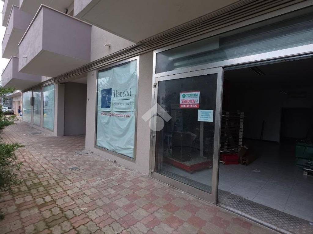 negozio in vendita a San Giovanni Teatino in zona Sambuceto