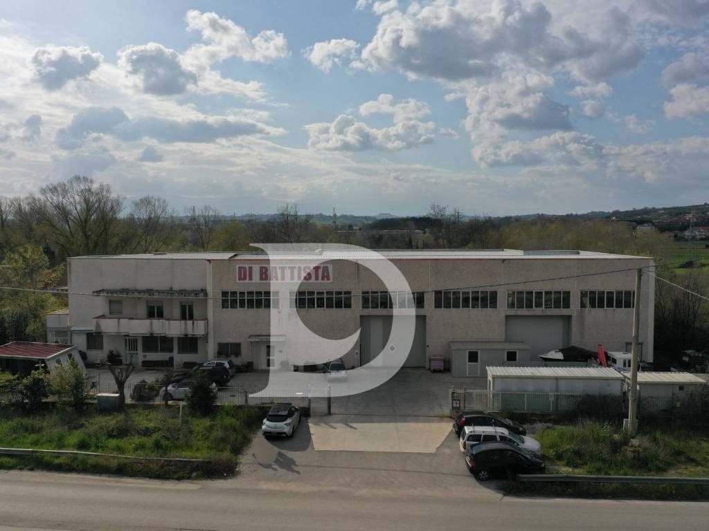 locale commerciale in vendita a San Giovanni Teatino