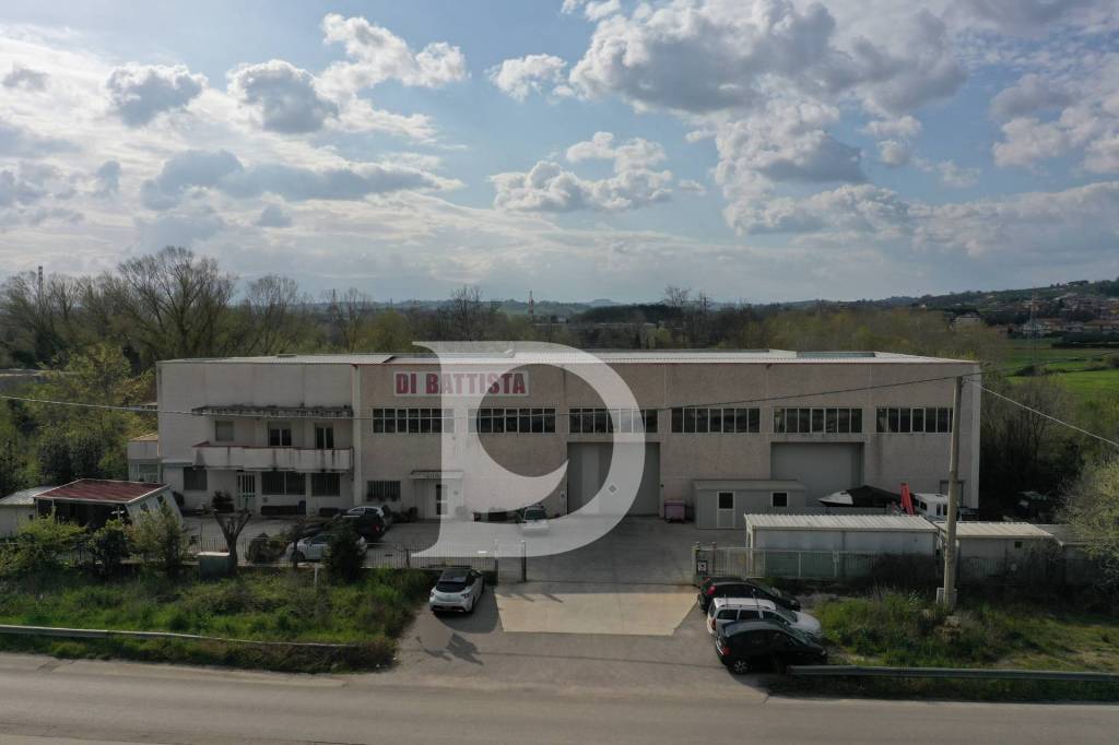 locale commerciale in vendita a San Giovanni Teatino