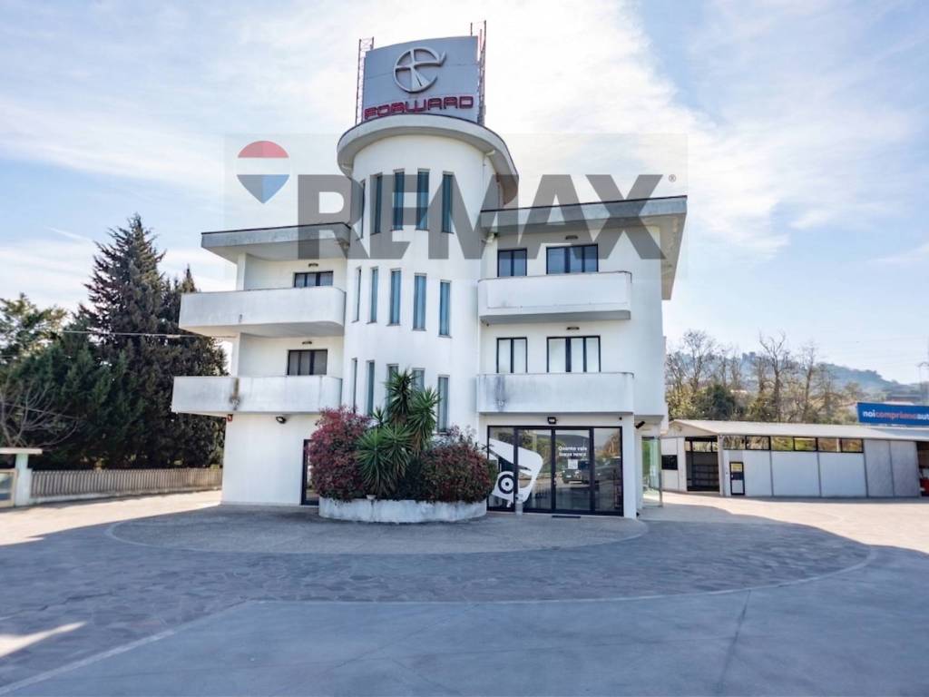 intera palazzina in vendita a San Giovanni Teatino in zona Sambuceto