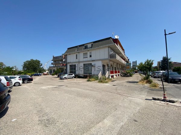 locale commerciale in vendita a San Giovanni Teatino