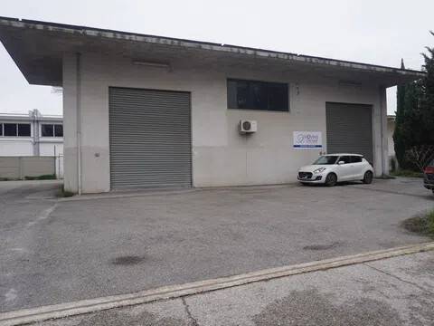 locale commerciale in vendita a San Giovanni Teatino in zona Sambuceto