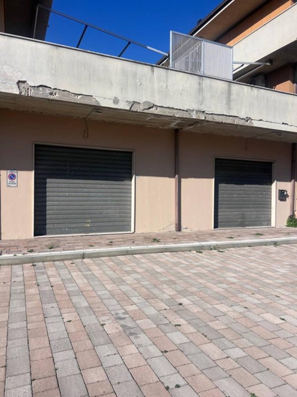 locale commerciale in vendita a San Giovanni Teatino