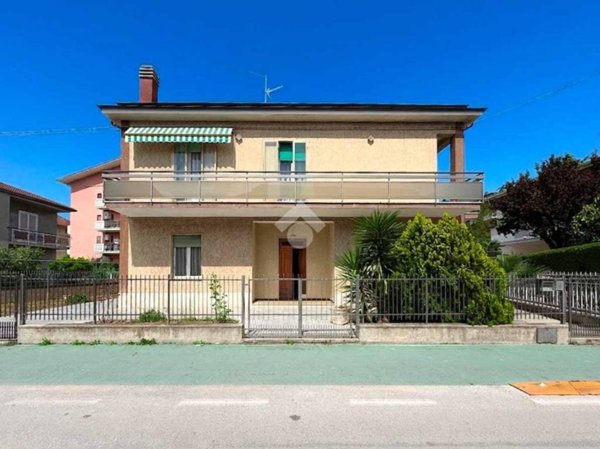 casa indipendente in vendita a San Giovanni Teatino in zona Sambuceto