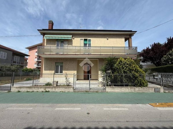 casa indipendente in vendita a San Giovanni Teatino in zona Sambuceto