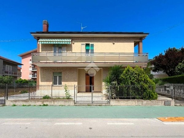 casa indipendente in vendita a San Giovanni Teatino in zona Sambuceto