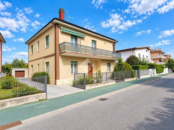 casa indipendente in vendita a San Giovanni Teatino in zona Sambuceto