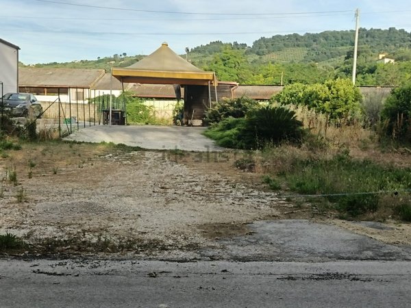 terreno edificabile in vendita a San Giovanni Teatino in zona Sambuceto