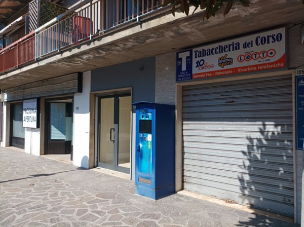 negozio in vendita a San Giovanni Teatino in zona Sambuceto