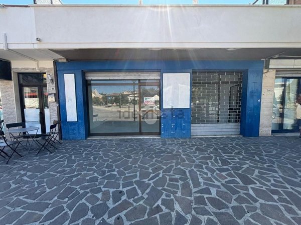 negozio in vendita a San Giovanni Teatino in zona Sambuceto