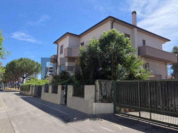 casa indipendente in vendita a San Giovanni Teatino in zona Sambuceto