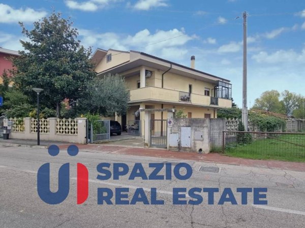 casa indipendente in vendita a San Giovanni Teatino in zona D'Ilio