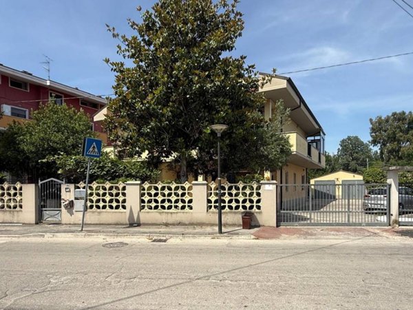 appartamento in vendita a San Giovanni Teatino in zona D'Ilio