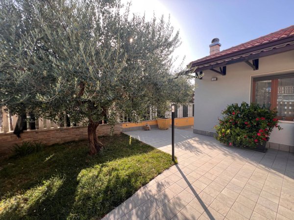 casa indipendente in vendita a San Giovanni Teatino in zona D'Ilio