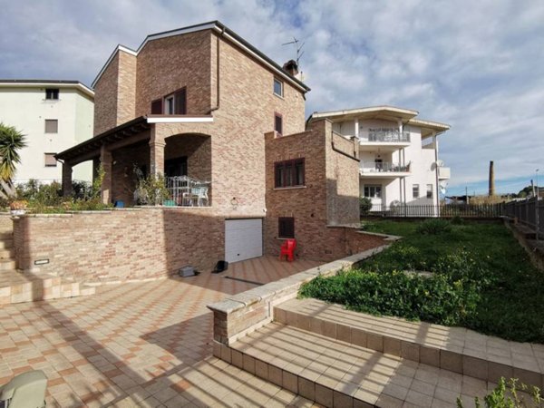 casa indipendente in vendita a San Salvo in zona San Salvo Marina