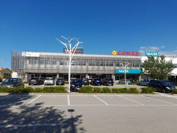 locale commerciale in vendita a San Salvo