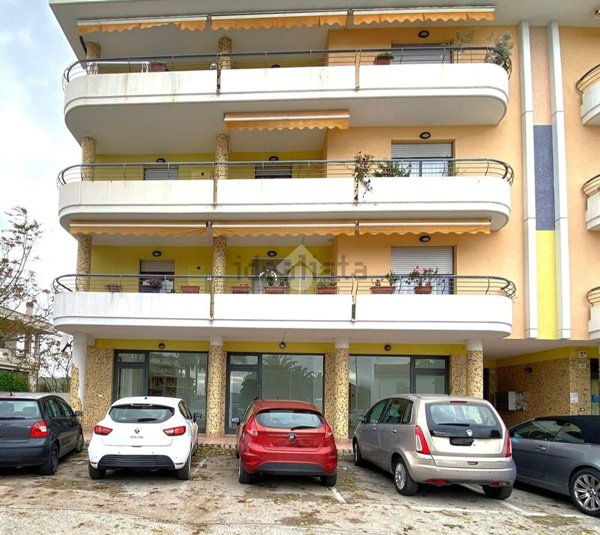 locale commerciale in vendita a San Salvo