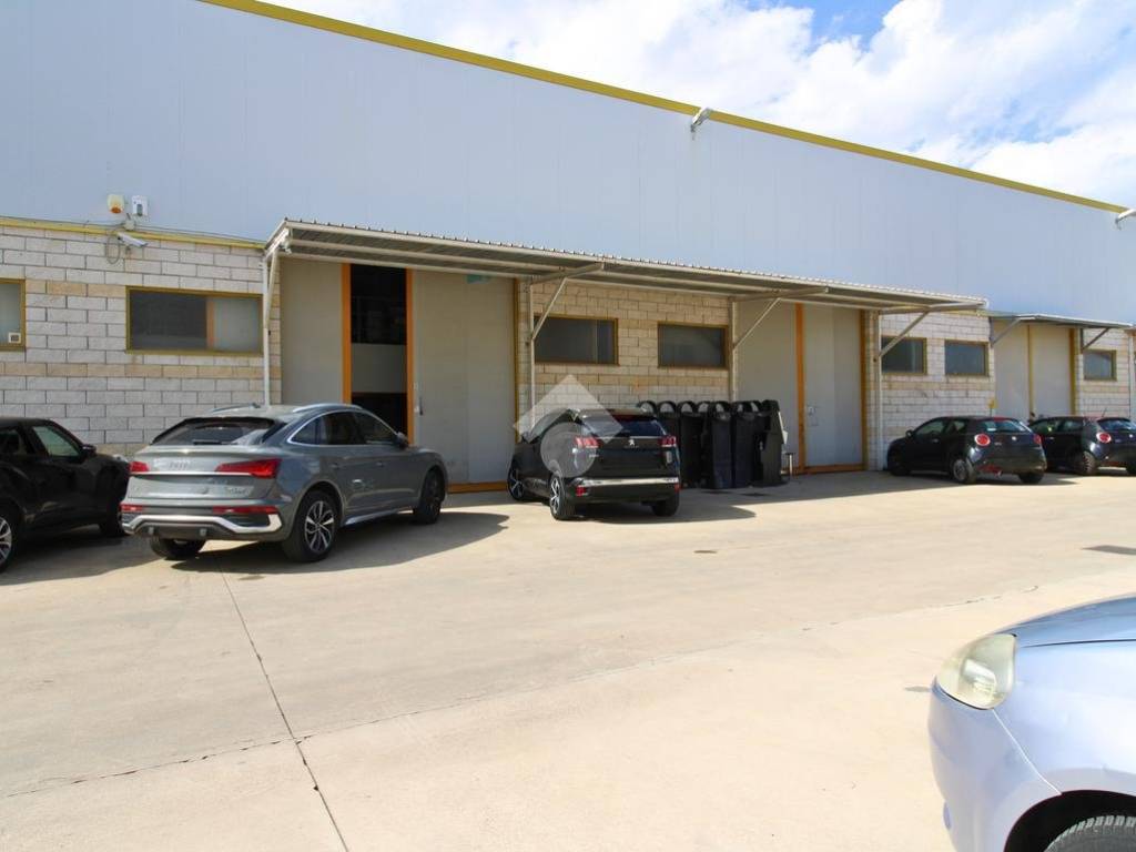 locale commerciale in vendita a San Salvo