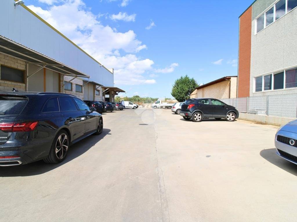 locale commerciale in vendita a San Salvo