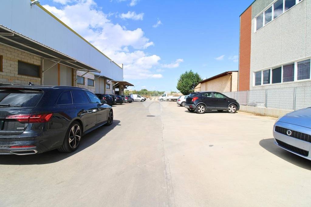 locale commerciale in vendita a San Salvo