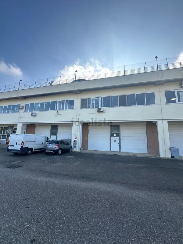 locale commerciale in vendita a San Salvo