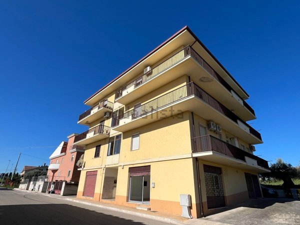 locale commerciale in vendita a San Salvo