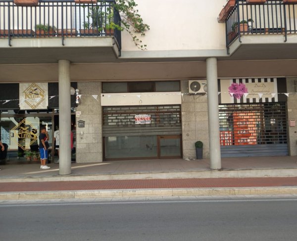 locale commerciale in vendita a San Salvo