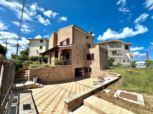 casa indipendente in vendita a San Salvo in zona San Salvo Marina