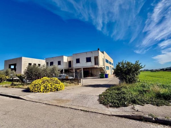 locale commerciale in vendita a San Salvo