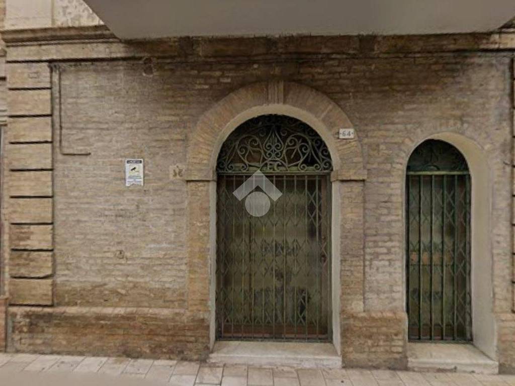 locale commerciale in vendita a San Salvo