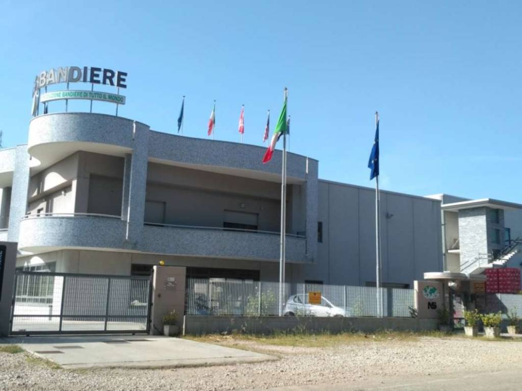 locale commerciale in vendita a San Salvo