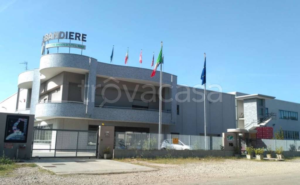 locale commerciale in vendita a San Salvo