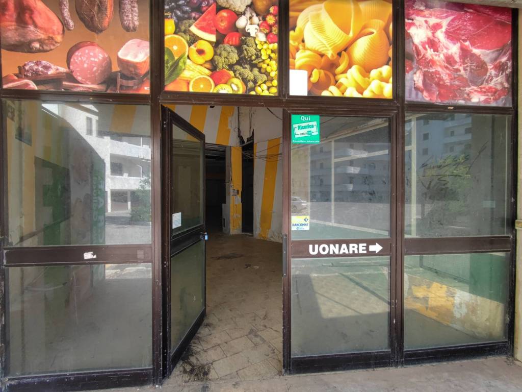 negozio in vendita a San Salvo in zona San Salvo Marina