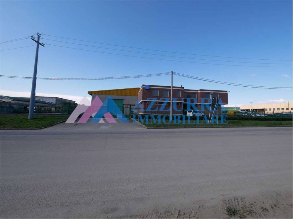 locale commerciale in vendita a San Salvo