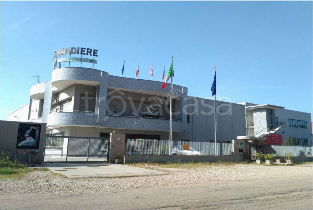 locale commerciale in vendita a San Salvo