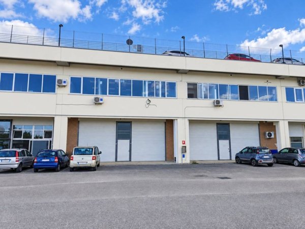 locale commerciale in vendita a San Salvo