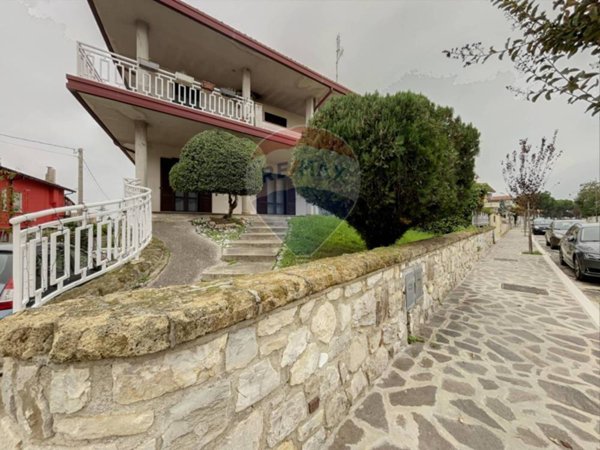 casa indipendente in vendita a Santa Maria Imbaro