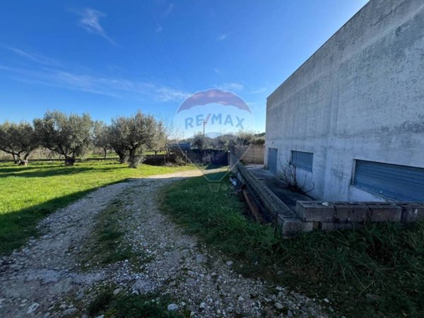 negozio in vendita a Santa Maria Imbaro