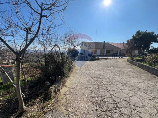 casa indipendente in vendita a Santa Maria Imbaro in zona Colli